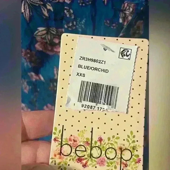 Bebop Womens size XXS Flounce Hem Flutter Sleeve Short V neck Dress 🌸 new - Picture 15 of 15